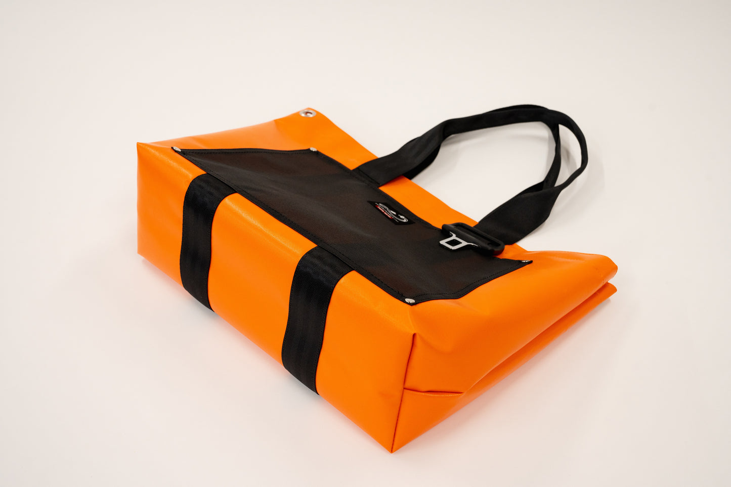 think scrap; thinkscrap; シンクスクラップ;アップサイクル製品;シートベルトトート;テントトート;企業コラボ製品;オレンジトート;収納量トート;ユニークトート;通勤トート;かっこいいトート