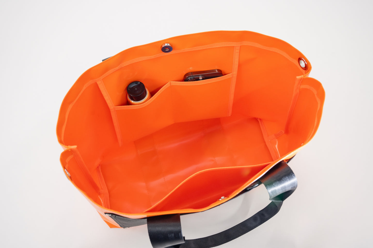 think scrap; thinkscrap; シンクスクラップ;アップサイクル製品;シートベルトトート;テントトート;企業コラボ製品;オレンジトート;収納量トート;ユニークトート;通勤トート;かっこいいトート