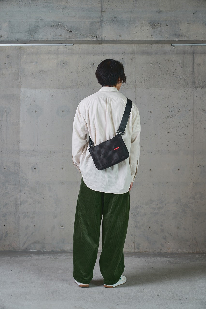 シートベルトサコッシュ｜スマホ縦入れ・長さ調整｜再生シートベルト