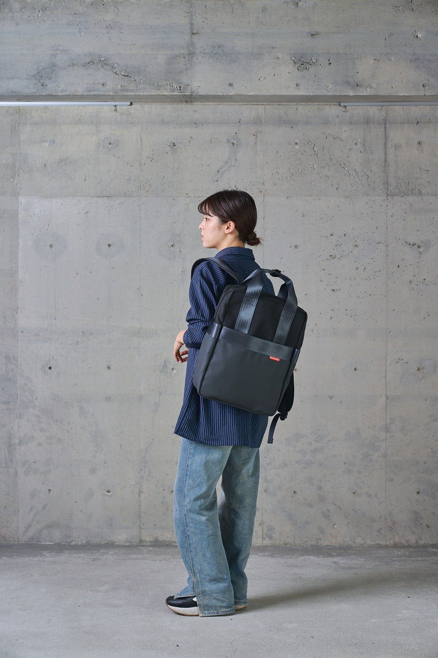 バックパック｜シンプルかつ多機能｜再生シートベルト使用（日本製）