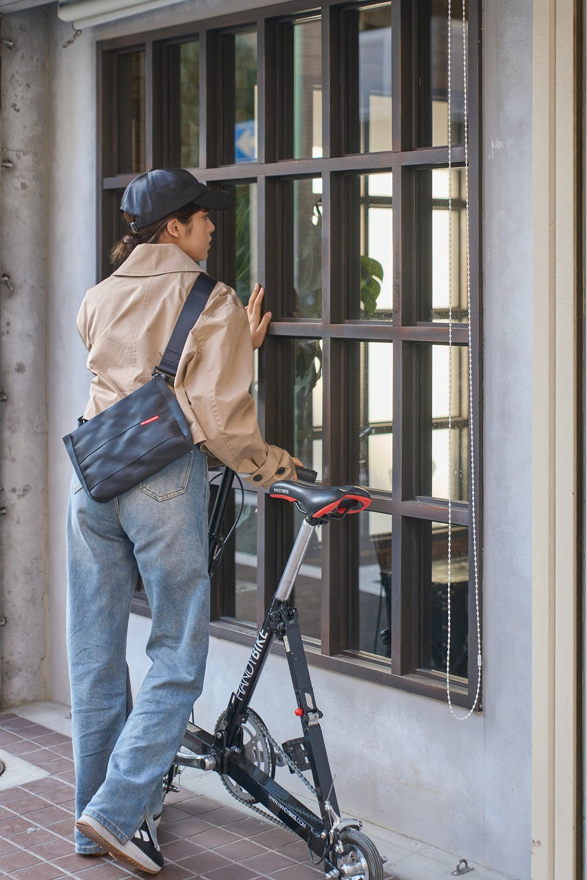 シートベルトサコッシュ｜シンプルで使いやすい｜再生シートベルト使用（日本製）