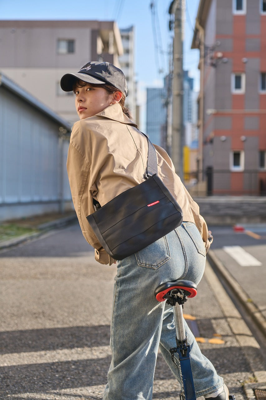 シートベルトサコッシュ｜シンプルで使いやすい｜再生シートベルト使用（日本製）