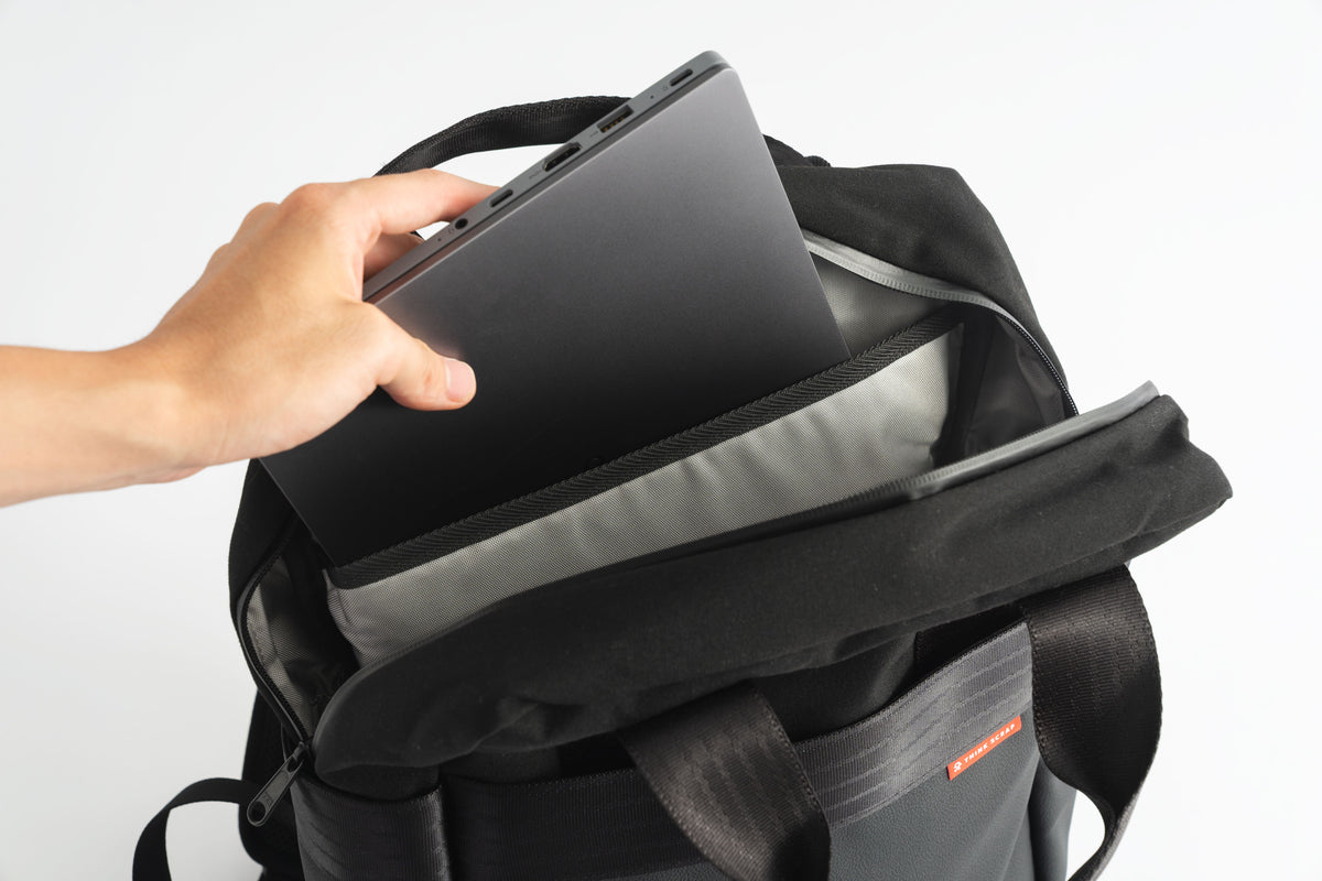 15.6インチPC対応のクッション収納