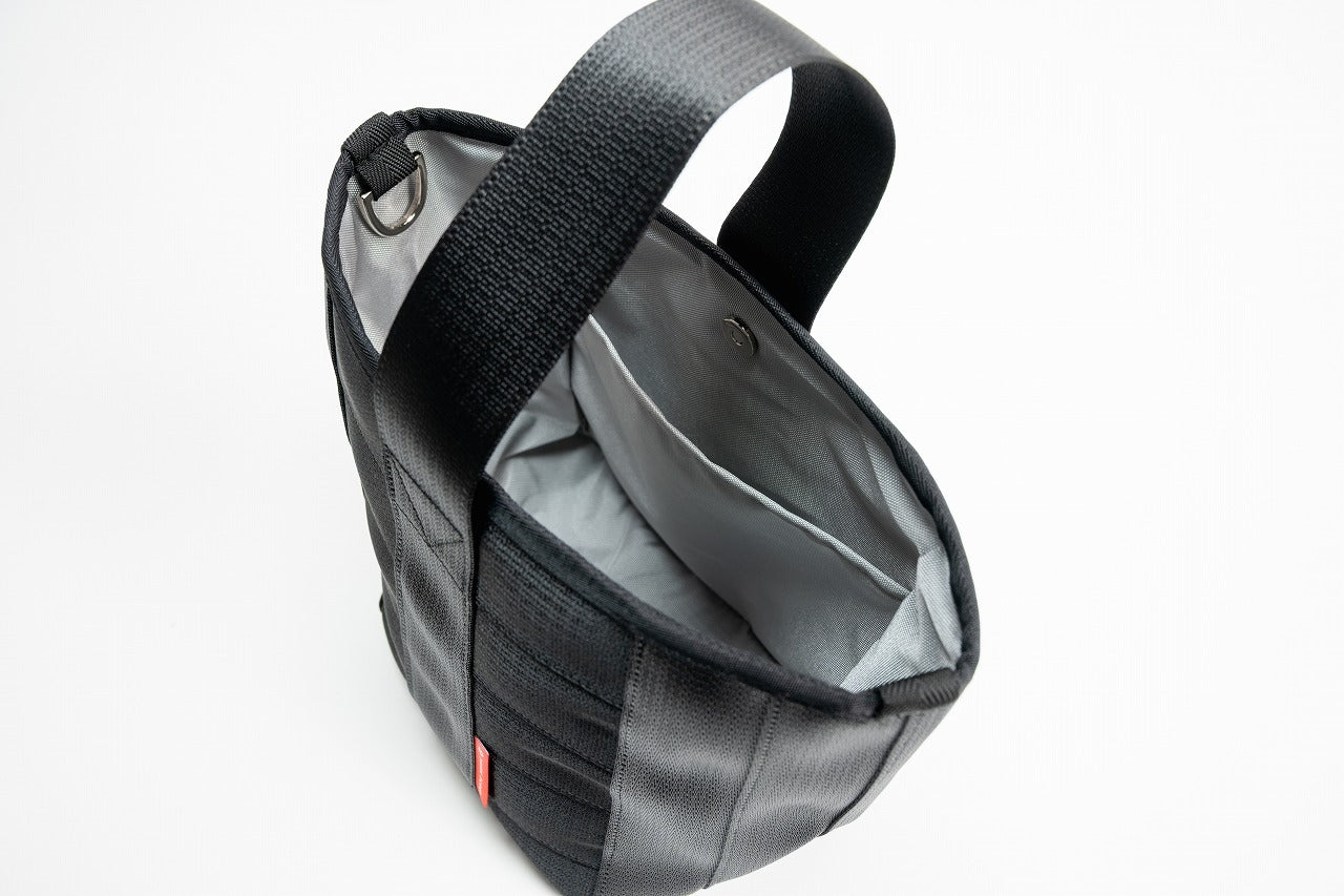 シートベルトトート ミニ｜多機能で洗練されたフォルム｜再生シートベルト使用（日本製）