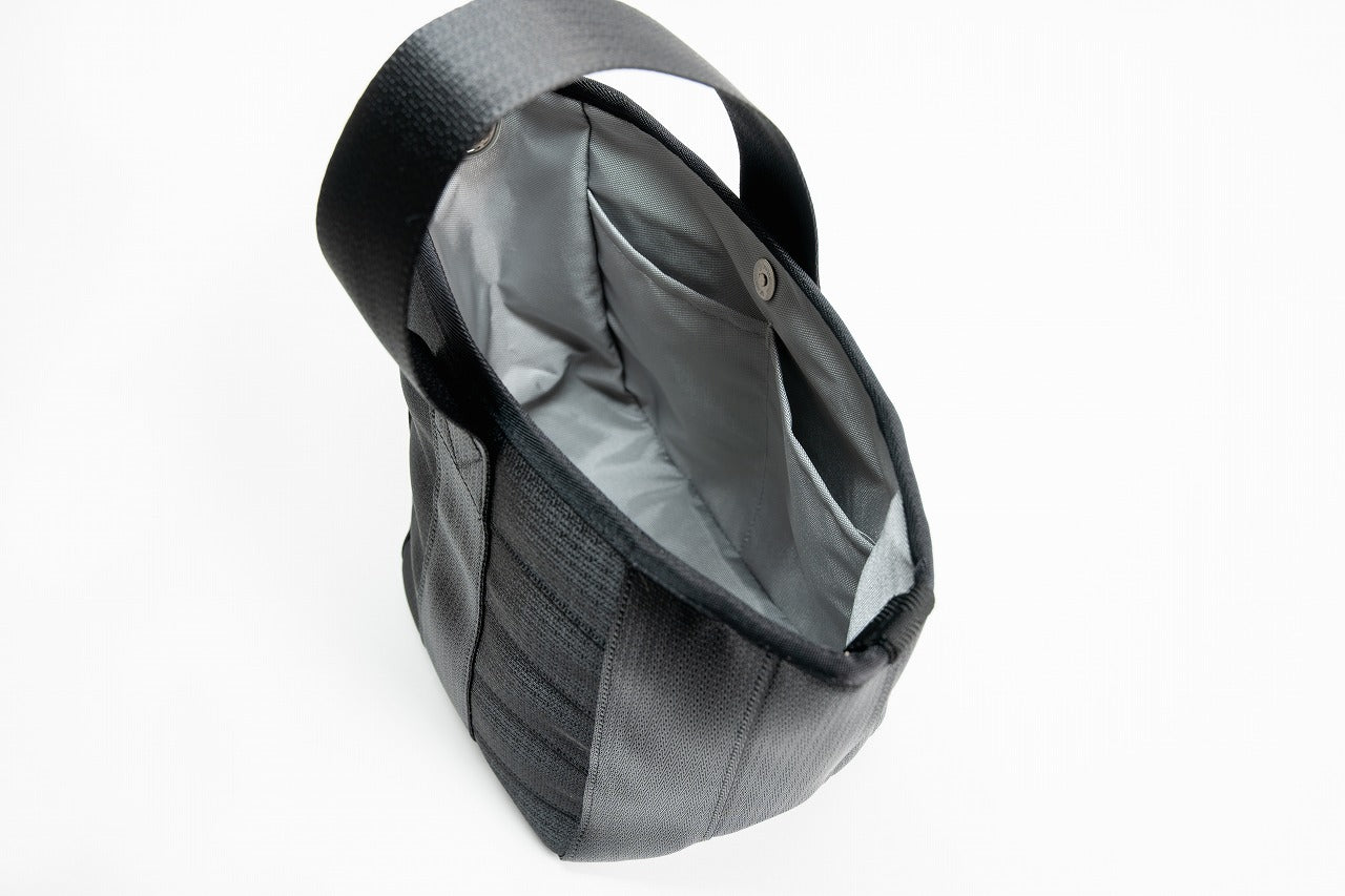 シートベルトトート ミニ｜多機能で洗練されたフォルム｜再生シートベルト使用（日本製）